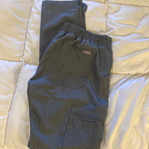 Figs Yola Scrub pants in Graphite - Picture 3 of 5